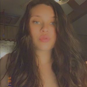 Meet your Posher, Carissa